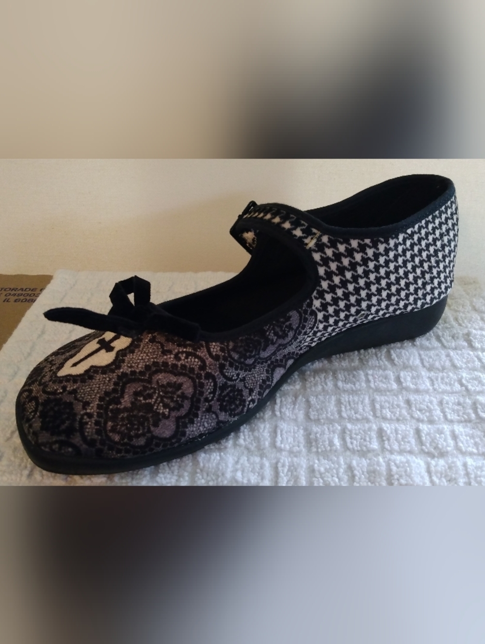 Women's Black and White Patterned Mary Jane Flats